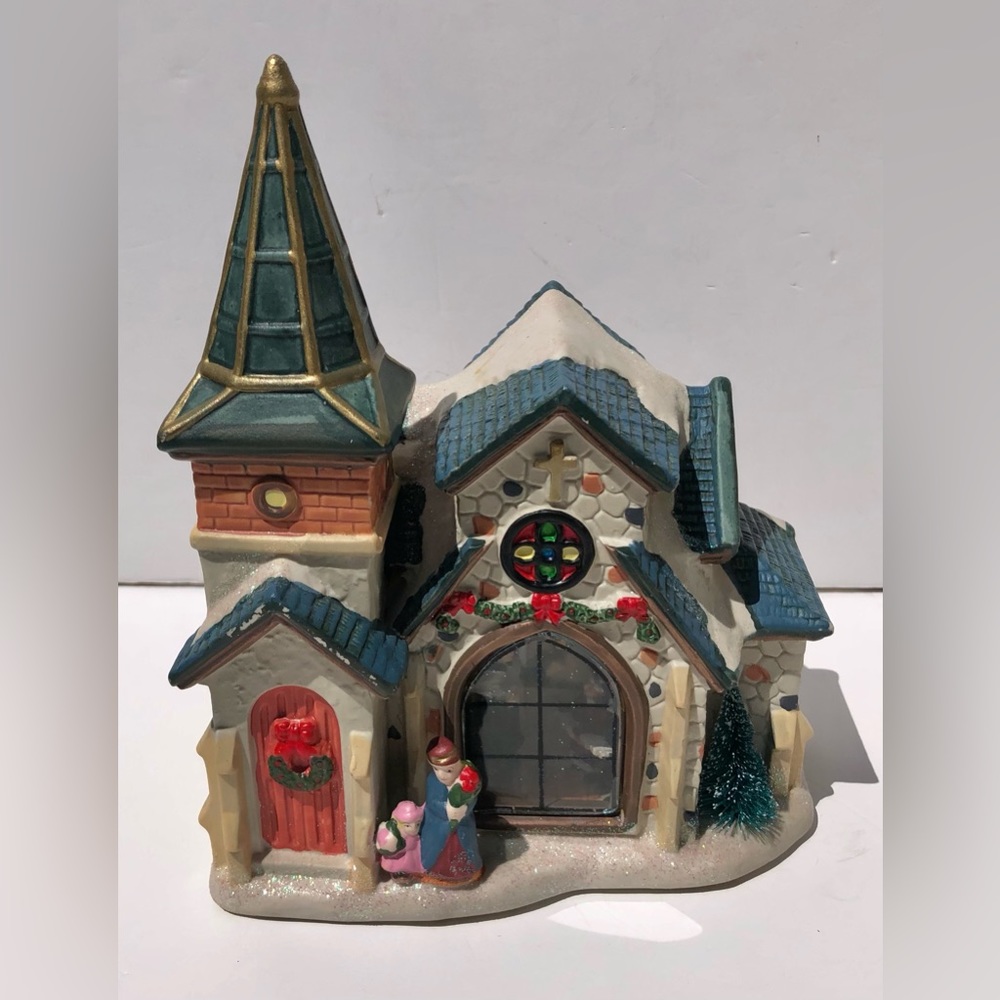 VINTAGE CHRISTMAS VILLAGE PORCELAIN CHURCH WINDOW SCENE 8.5" X 7" LIGHTED